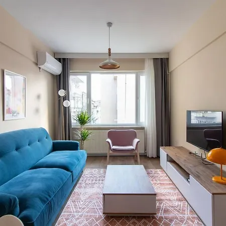 Energetic Cute 1br W/ Ac & Balcony