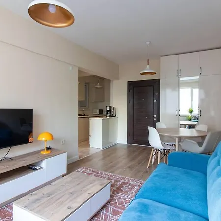 Energetic Cute 1br W/ Ac & Balcony